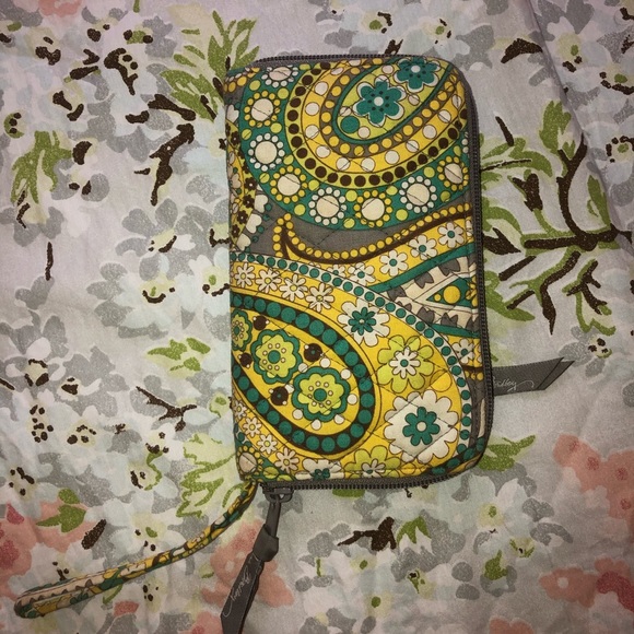 Vera Bradley Wristlet - Picture 1 of 3